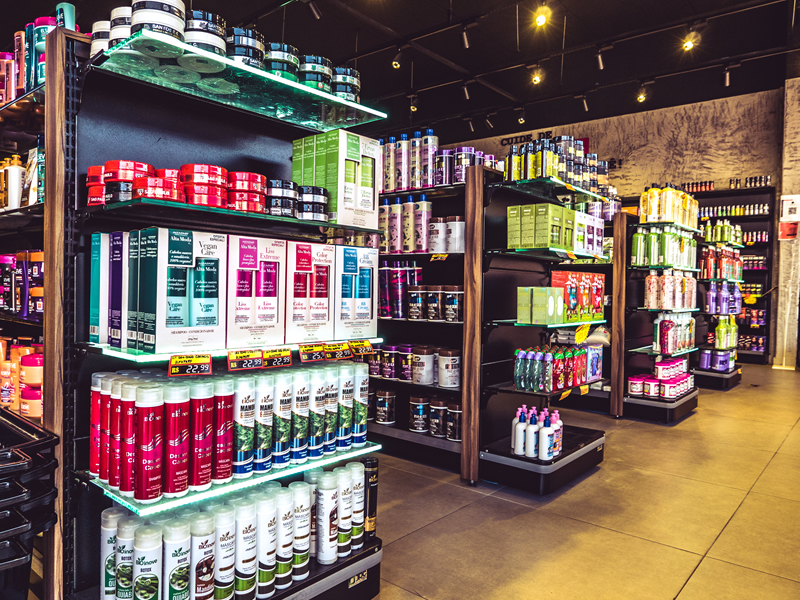 Montagem de loja profissional com gôndolas modernas Curitiba